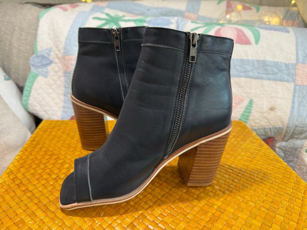 SolSana Open Toe Heel Boots sz 6.5